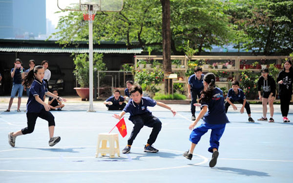 children playing capture the flag